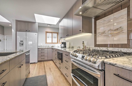 East End Casa | Ideally Located San Francisco Bay Home w/ Sunroom!