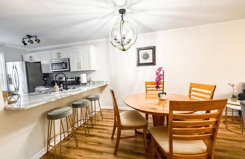 Walnut Creek Casa | Ideally Situated 2BR 2ensuite Townhome in Raleigh