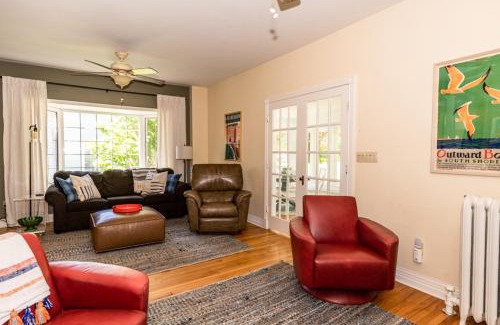 South Haven Casa | Idle Hour - Updated Home 2 blocks to South Beach and Town
