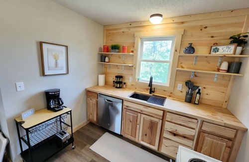 Idlewild Cabina | Idle-in-the-Wild Secluded Cabin-Wi-Fi, Hot Tub