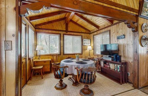 Fawnskin Casa | Idle Ours Cabin ~ Rustic and Cozy Cabin with Fireplace & Private BBQ - Walk to Big Bear Lake