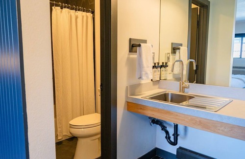 Winter Park Hotel | Idlewild King + Twin Bunks, Gravity Haus Winter Park, Outdoor Hot Tub, Central