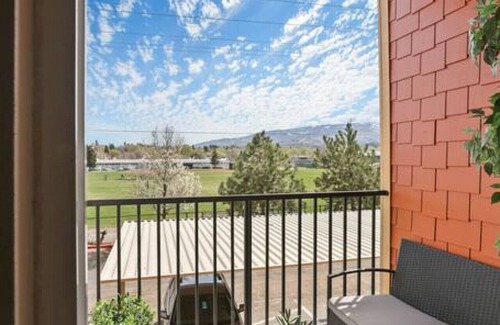 Old Southwest Condominio | Idlewild Park condo by downtown + Pool & Parking
