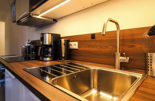 Butzbach Apartamento | Idyll of the Wetterau - Parking lot - SmartTVs - Garden view
