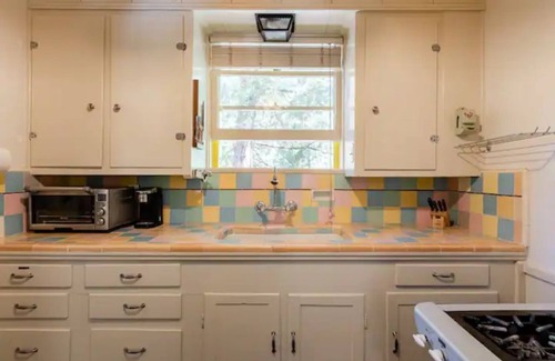 Idyllwild Cabina | IdyllAway Vintage Cabin - Kid Friendly Sledding Cul-de-Sac!