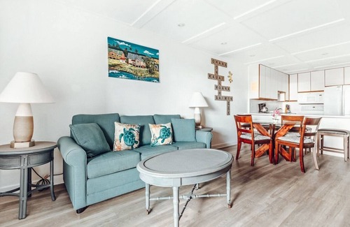 Nawiliwili Apartamento | Idyllic 2BR Condo w/ Full Kitchen w/ Relaxing Outdoor Pool | Near Nawiliwili Par