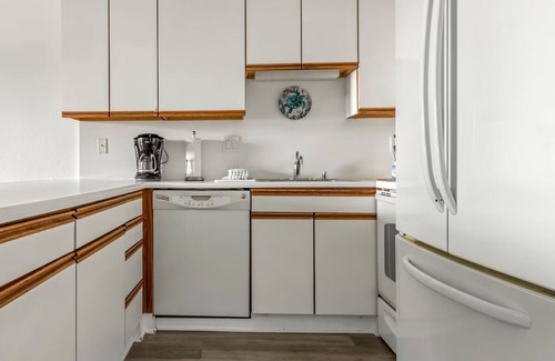 Nawiliwili Apartamento | Idyllic 2BR Condo w/ Full Kitchen w/ Relaxing Outdoor Pool | Near Nawiliwili Par
