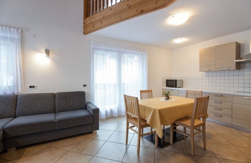 San Martino in Badia Apartamento | Idílico apartamento "Kronplatz" con balcón, jardín y Wi-Fi