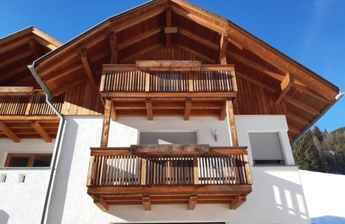 San Martino in Badia Apartamento | Idílico apartamento "Kronplatz" con balcón, jardín y Wi-Fi