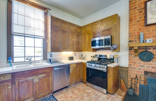 Appomattox Casa | Idyllic Appomattox Home w/ Porch & Rocking Chairs!
