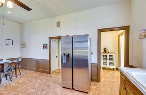 Appomattox Casa | Idyllic Appomattox Home w/ Porch & Rocking Chairs!