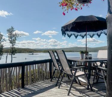 Holtalen Casa | Idyllic Cabin By The Water In Hessdalen