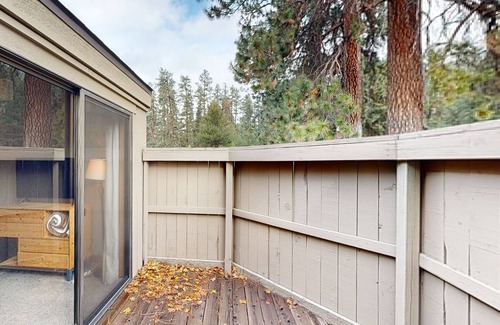 Black Butte Ranch Casa | Idyllic Central Oregon condo with pools, athletic courts, wood fireplace, & AC