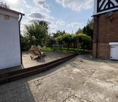 Leyton Casa | Idyllic Cottage in Jubilee Park