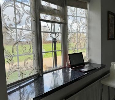 Leyton Casa | Idyllic Cottage in Jubilee Park