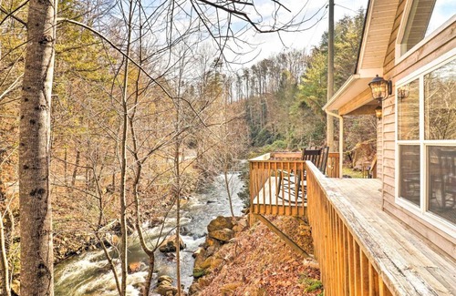 Bryson City Casa | Idyllic Creekside Bryson City Gem with Fire Pit!