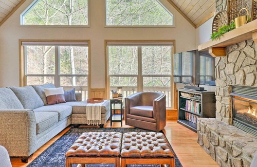 Bryson City Casa | Idyllic Creekside Bryson City Gem with Fire Pit!