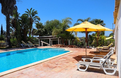 Sao Clemente Cabaña | Idyllic Farm House with huge Garden for 14PAX
