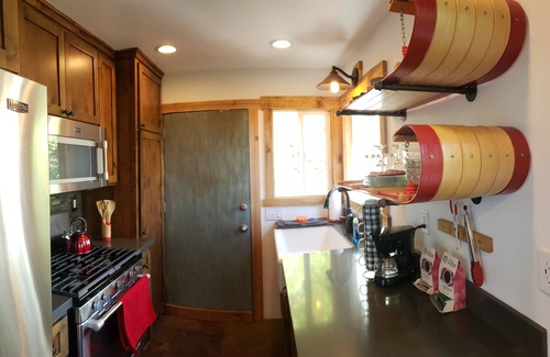 Arrowhead Villas Cabina | Idyllic Forest Lake Cabin Hideaway : Unwind Amidst Nature's Treetop Splendor