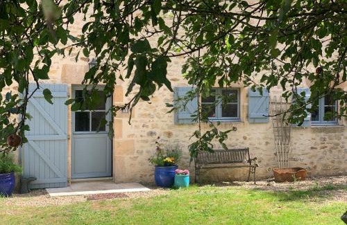 Antigny Apartamento | Idyllic Gite Holidays In Rural Stunning French Countryside With Pool