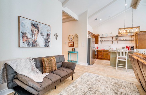 Highland Lake Estates Casa | Idyllic Lago Vista Home < 1 Mi to Lake Travis!