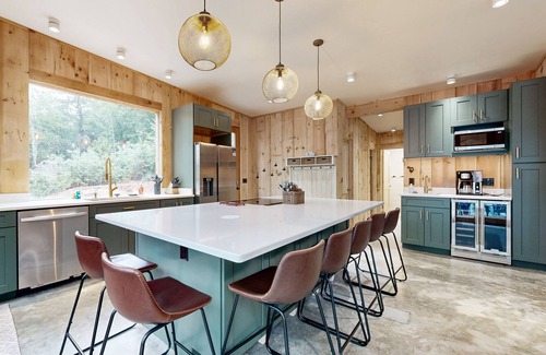 Hope Casa | Idyllic lakeside house with outdoor sauna, patio and firepit