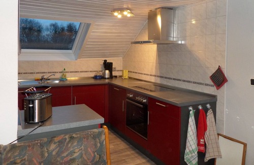 Leezdorf Apartamento | Ubicación idílica, planta superior, gran terraza soleada, barbacoa, bienvenida de mascotas