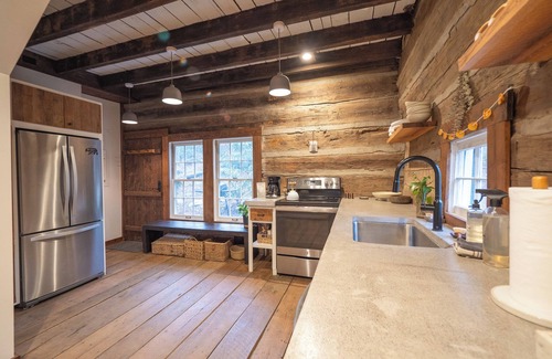 Banner Elk Cabina | Idyllic modern 1800s Log Cabin Hot Tub & Fire Pit Sugar Mountain