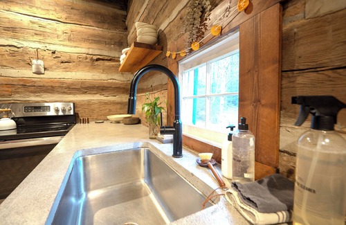 Banner Elk Cabina | Idyllic modern 1800s Log Cabin Hot Tub & Fire Pit Sugar Mountain