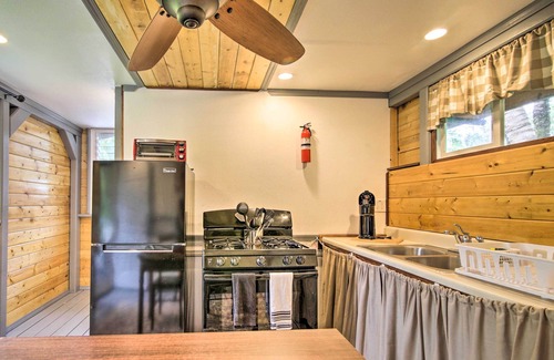 Leilani Estates Cabina | Idyllic Pahoa Paradise: Hike, Swim & Explore!