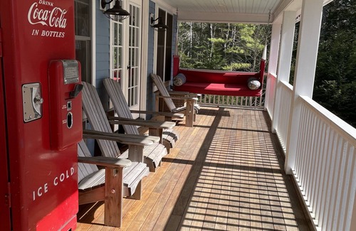 Waldoboro Cabina | Idyllic Post & Beam Cottage On Quiet Fresh Water Lake