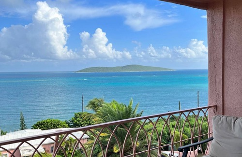 Cotton Valley Condominio | Idyllic, Romantic Caribbean Ocean Front View Coakley Bay Condo. Quiet East End