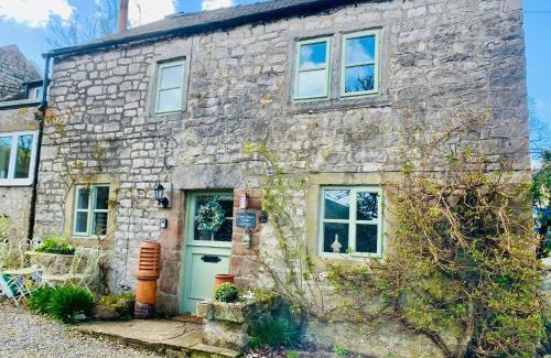 Taddington Casa | Idyllic, rustic, traditional cottage in rural village with wood burner and a great local pub