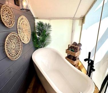Cadiz Otro | Idyllic Safari Tent Lovely for a Romantic Escape in Kentucky