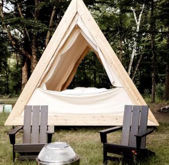 North Woodstock Otro | Idyllic Safari Tent with Sauna and Amazing Views in North Woodstock, New Hampshire