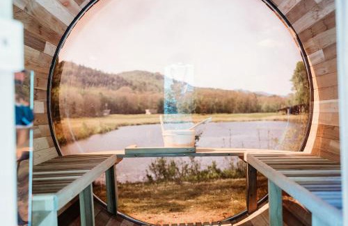 North Woodstock Otro | Idyllic Safari Tent with Sauna and Amazing Views in North Woodstock, New Hampshire