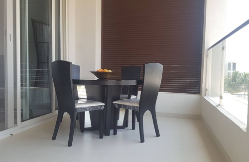 As Sifah Apartamento | Idílica residencia junto al mar. Exuberantes vistas al golf y al mar. Magníficas comodidades en el sitio.