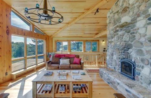 Sturgeon Bay Casa | Idyllic Sturgeon Bay Cabin with Fire Pit and View