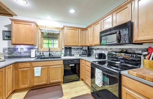 Sylva Cabina | Idyllic Sylva Cabin w/Great Smoky Mountains View!