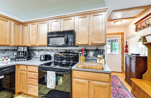 Sylva Cabina | Idyllic Sylva Cabin w/Great Smoky Mountains View!