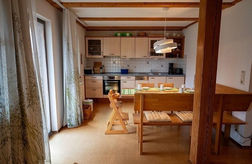 Gunzenhausen Apartamento | Idyllic vacation apartment for up to 6 people (75 m²) with covered south-facing balcony