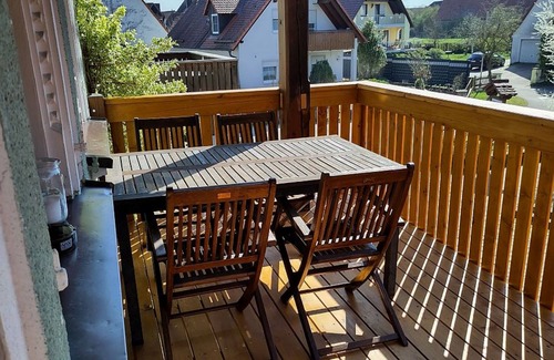 Gunzenhausen Apartamento | Idyllic vacation apartment for up to 6 people (75 m²) with covered south-facing balcony