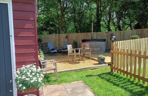 Blaisdon Apartamento | Idyllic with Stream - Hot Tub - Pet ok- Walk 2 Pub