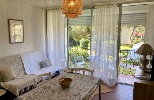 Argeles Plage Apartamento | Idyllique ! Piscine, vue jardin et montagne, parking, local à vélos, et à 2 pas de la plage !
