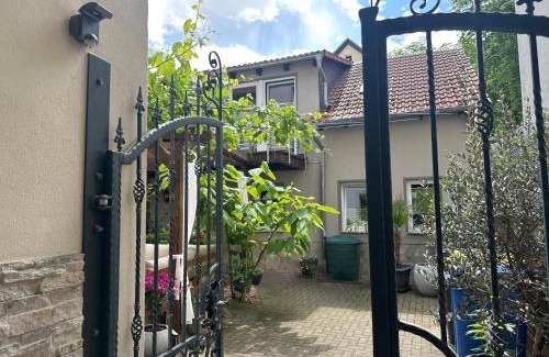 Jena Apartamento | Idyllisches Haus Ferienwohnung in Jena direkt an der Saale