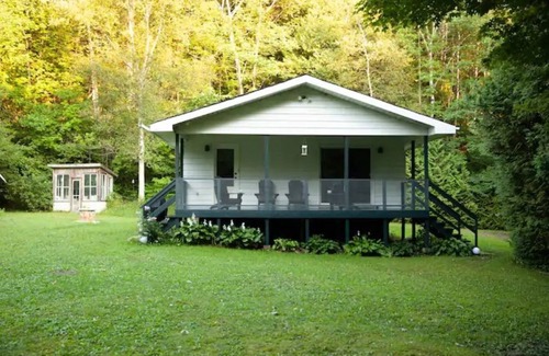 Ashfield-Colborne-Wawanosh Cabaña | Idylwild Riverfront Cottage - Moments from Lake Huron