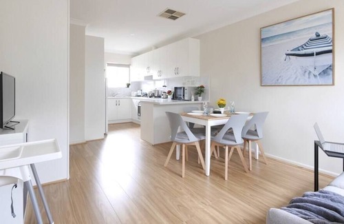 Windsor Gardens Condominio | If you're looking for a family and worker friendly home, this is it! Fully self contained & equipped