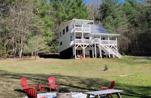 Murphy Cabina | If you want to get away from a busy life this mountain cabin is the place!