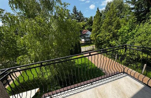 Balatonfenyves Casa | Igényesen berendezett nyaraló saját stéggel, kerti grillel Balatonfenyvesen, vízparti utcában, a tótól 50 m-re
