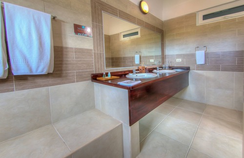 Puerto Villamil Hotel | Iguana Crossing Boutique Hotel